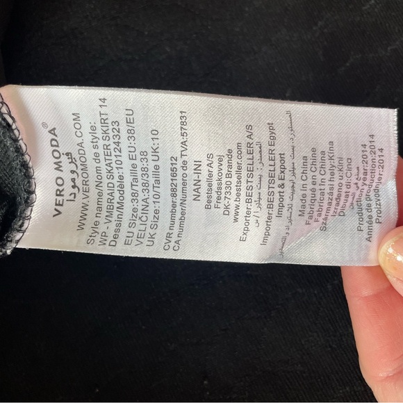 Adorable mini-skirt; only worn a handful of times - Picture 4 of 7